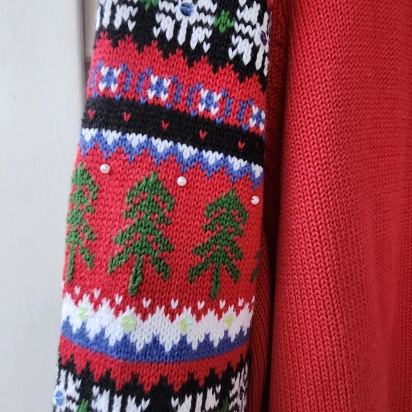 Red Holiday Sweater with Festive Patterns Sixe 2X - Picture 6 of 9